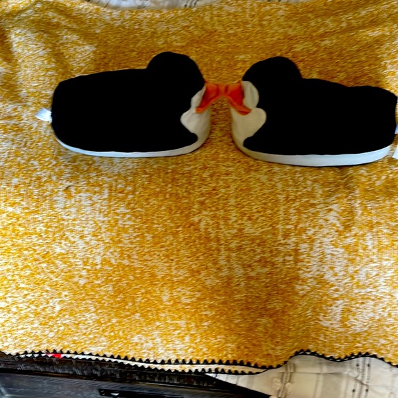 Happy Feet kids size Large penguin slippers - Picture 4 of 5